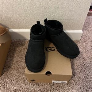 Ugg Classic Ultra Mini in Black Size 9
